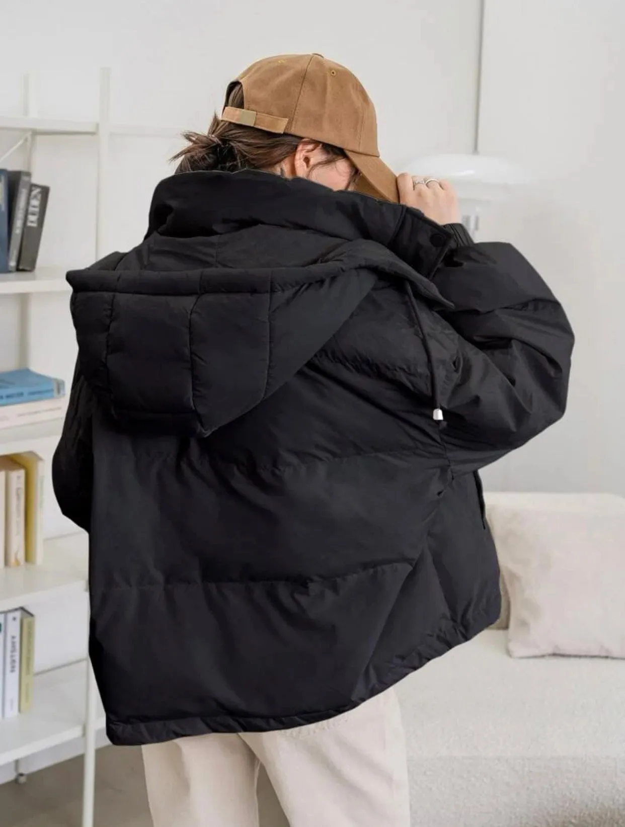 BLACK HOODED PUFFER JACKET